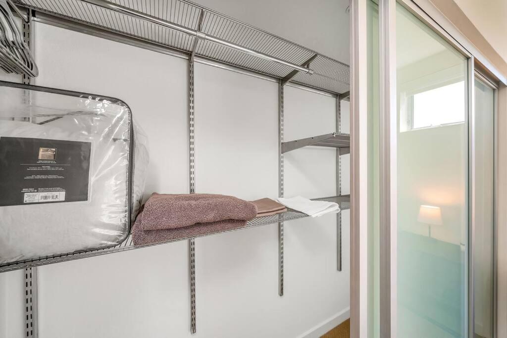 Modern & Chic In Heart Of Downtown Santa Monica Appartamento