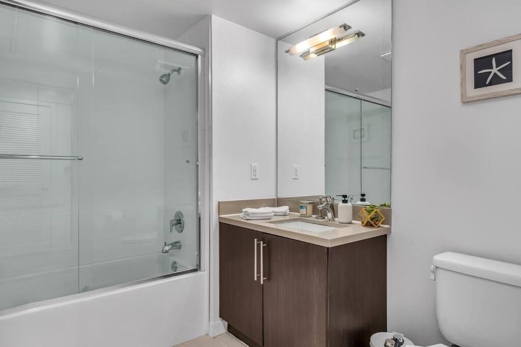 Modern & Chic In Heart Of Downtown Santa Monica Appartamento *