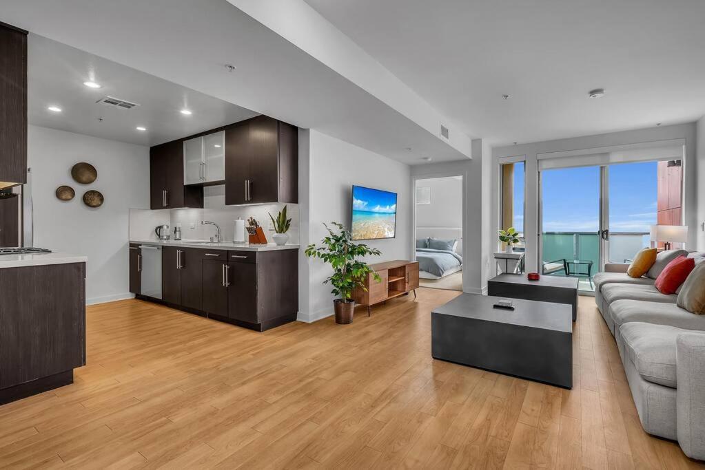 Modern & Chic In Heart Of Downtown Santa Monica Appartamento